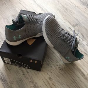 NWT Under Armour Threadborne Speedform Slingwrap